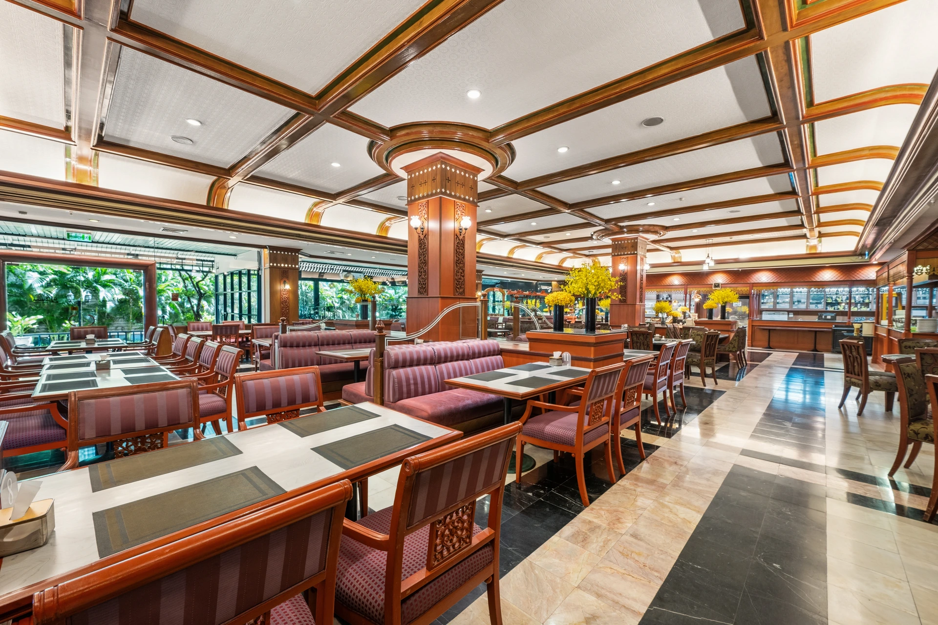 Pavillion & Lobby Lounge 3